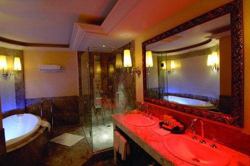 CALiSTA LUXURY RESORT