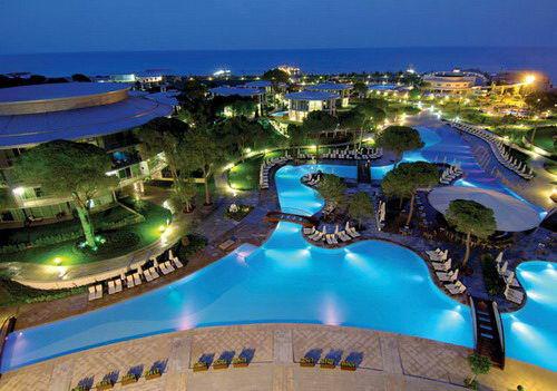CALiSTA LUXURY RESORT