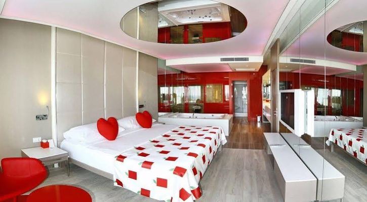 ADAM & EVE HOTEL
