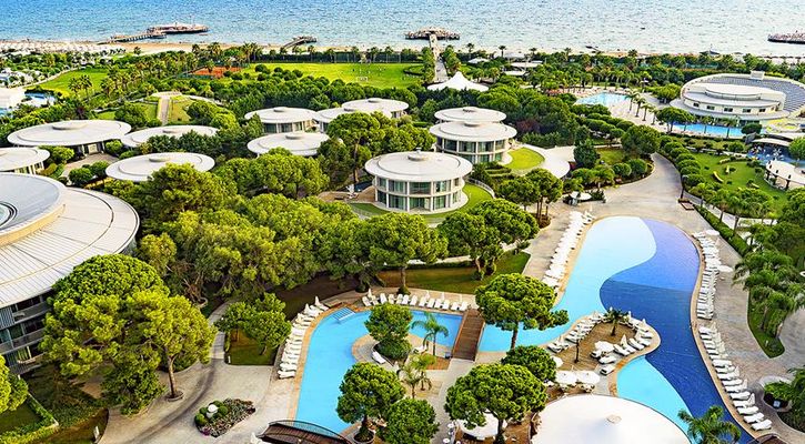 CALiSTA LUXURY RESORT