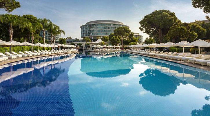 CALiSTA LUXURY RESORT