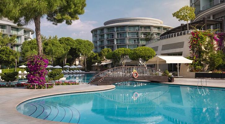CALiSTA LUXURY RESORT