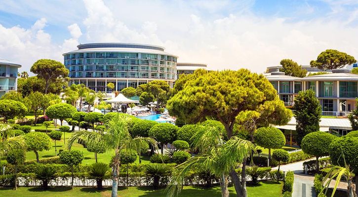 CALiSTA LUXURY RESORT