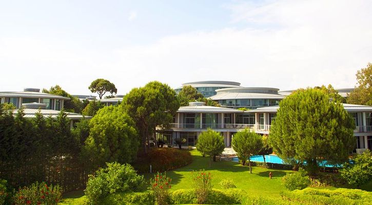 CALiSTA LUXURY RESORT