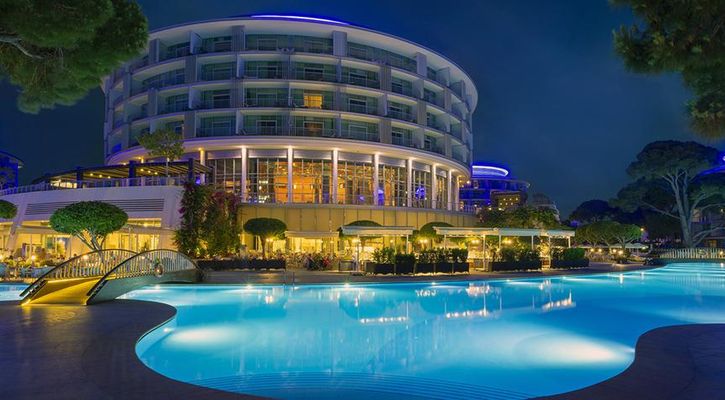 CALiSTA LUXURY RESORT