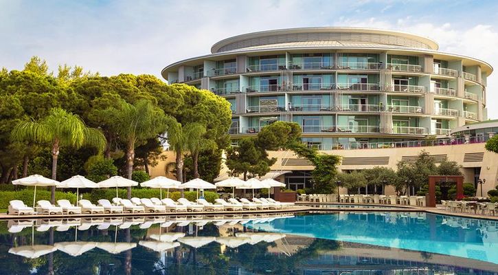 CALiSTA LUXURY RESORT