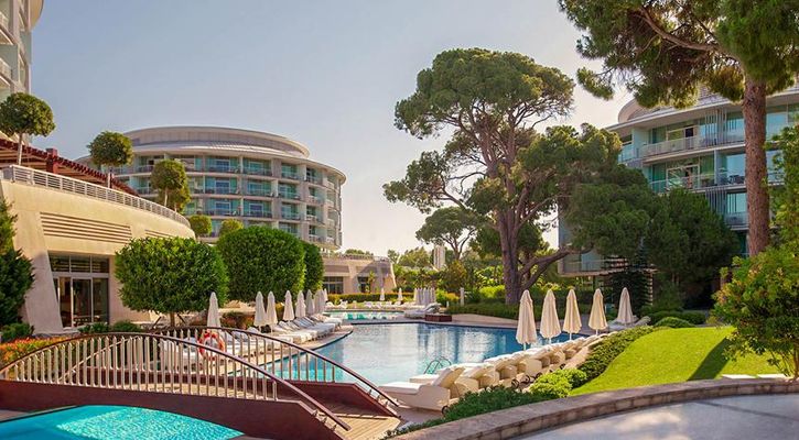 CALiSTA LUXURY RESORT