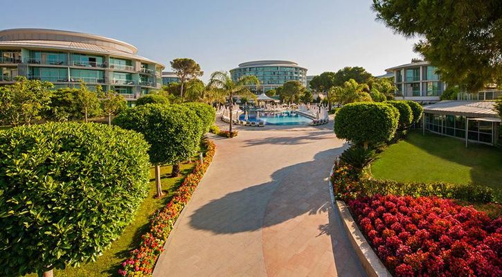 CALiSTA LUXURY RESORT