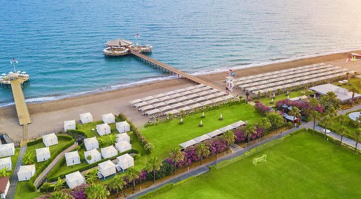 CALiSTA LUXURY RESORT