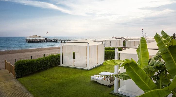 CALiSTA LUXURY RESORT