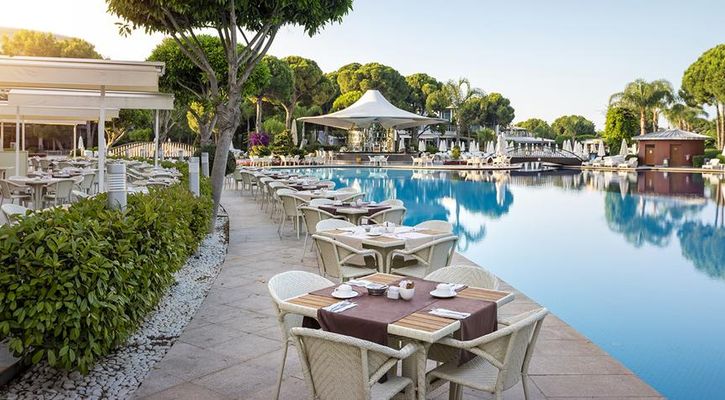 CALiSTA LUXURY RESORT