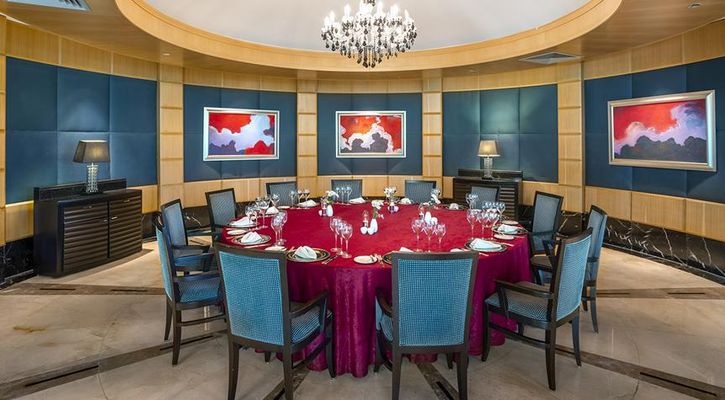 CALiSTA LUXURY RESORT