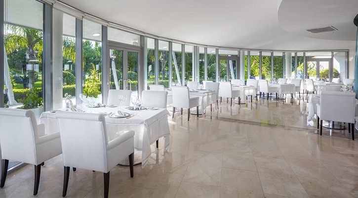 CALiSTA LUXURY RESORT