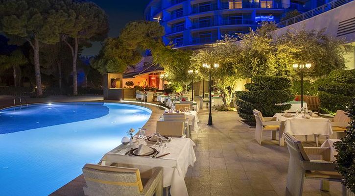 CALiSTA LUXURY RESORT