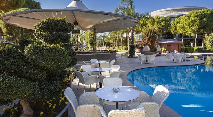 CALiSTA LUXURY RESORT