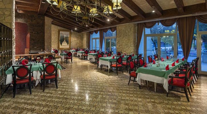 CALiSTA LUXURY RESORT