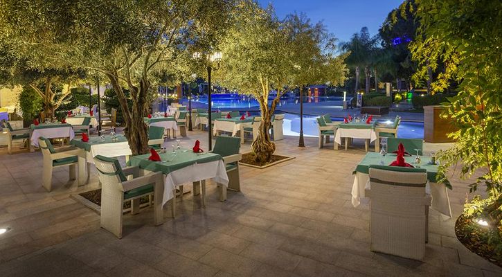 CALiSTA LUXURY RESORT