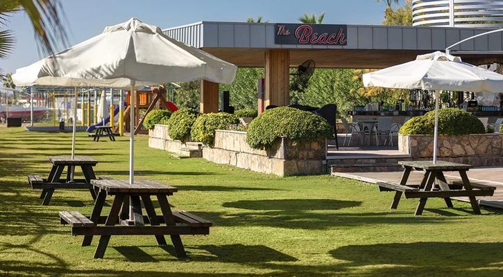 CALiSTA LUXURY RESORT