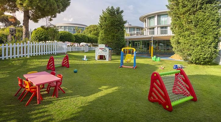 CALiSTA LUXURY RESORT