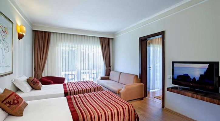 Maritim Pine Beach Resort
