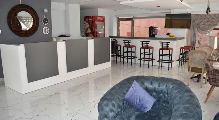 Bone Apart Otel