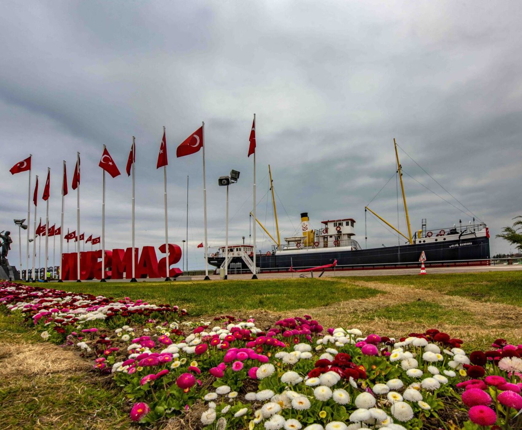 UÇAKLI VAN KARS KARADENİZ BATUM  TURU