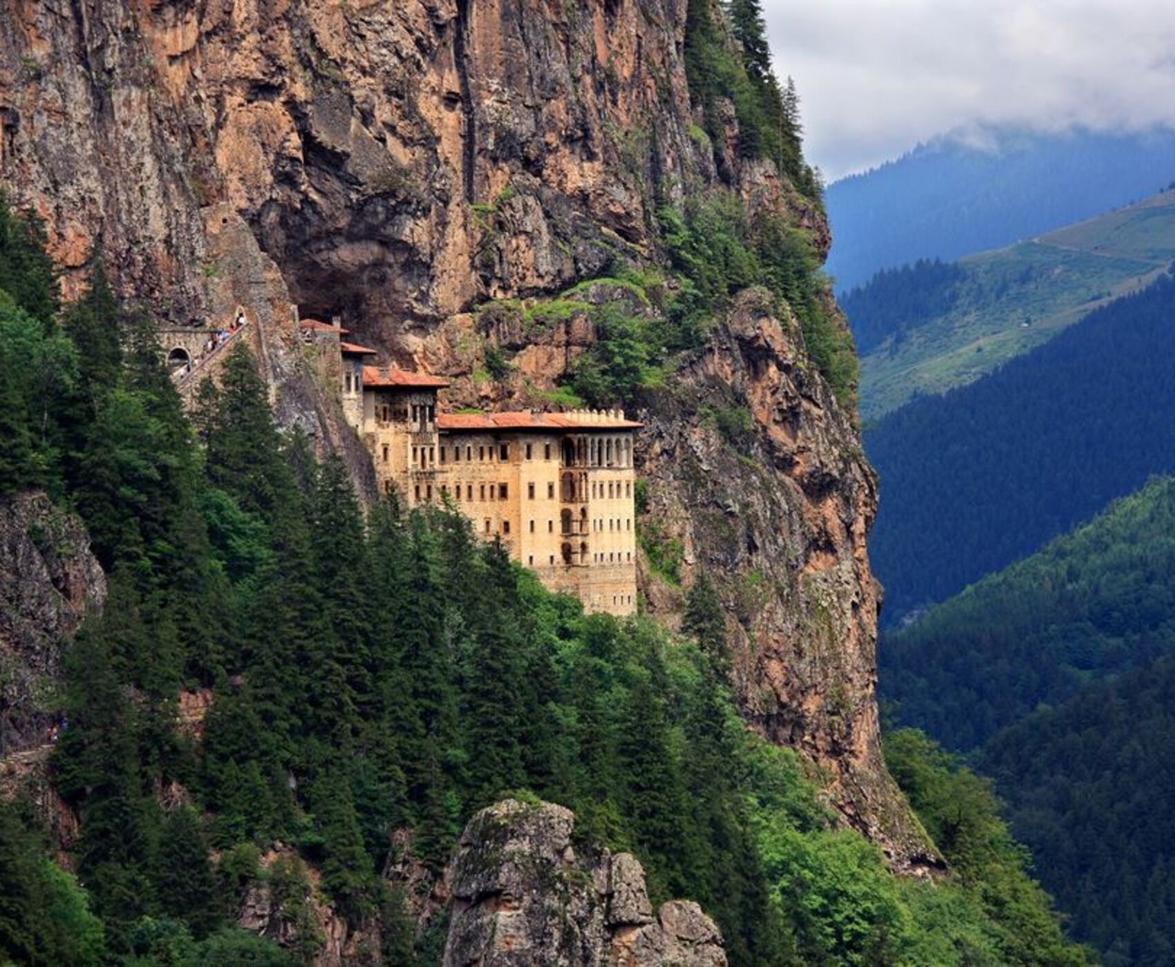UÇAKLI VAN KARS KARADENİZ BATUM  TURU