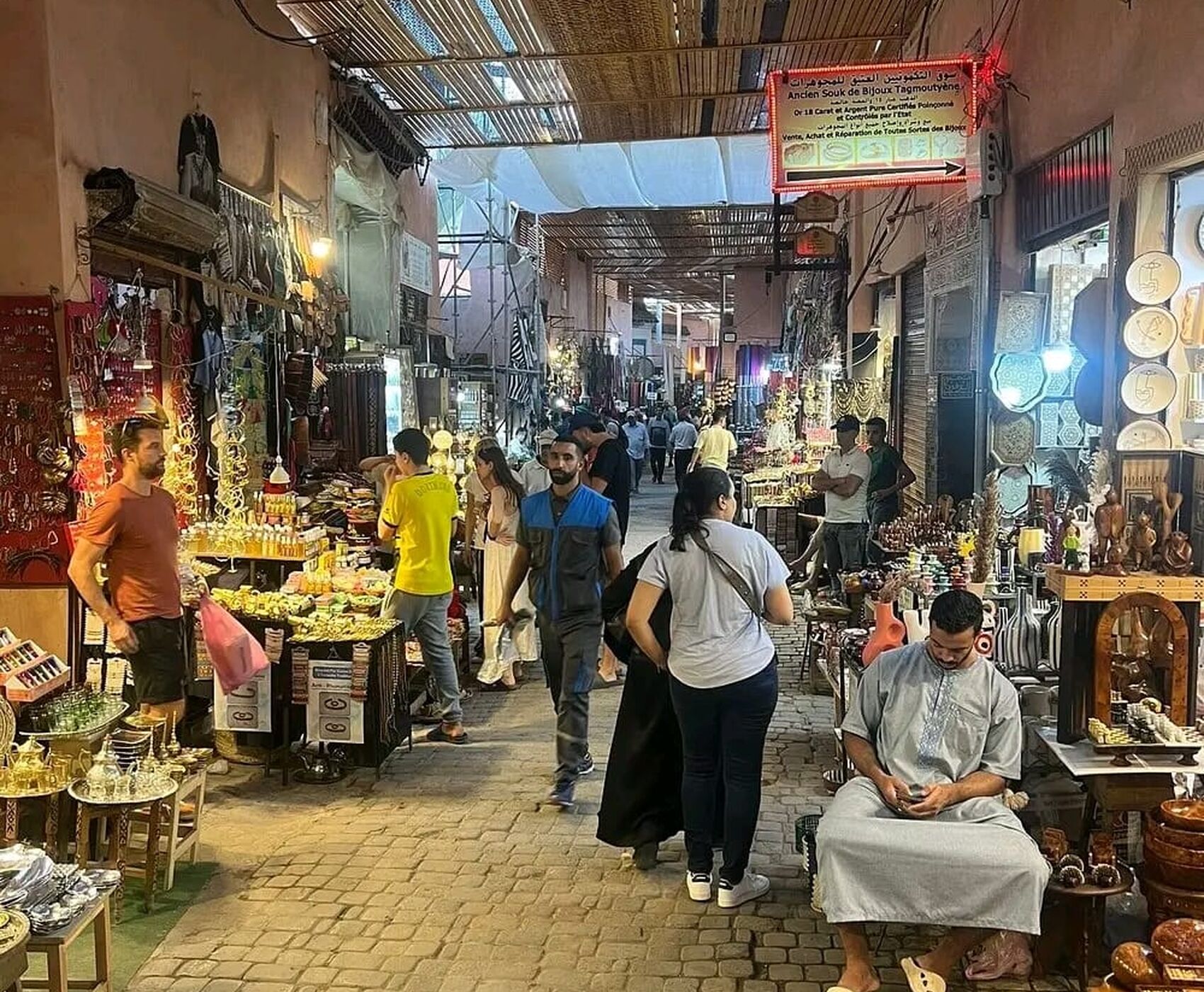 ANTALYA'DAN İSTANBUL AKTARMALI  UÇAKLI BAŞTAN BAŞA FAS TURU