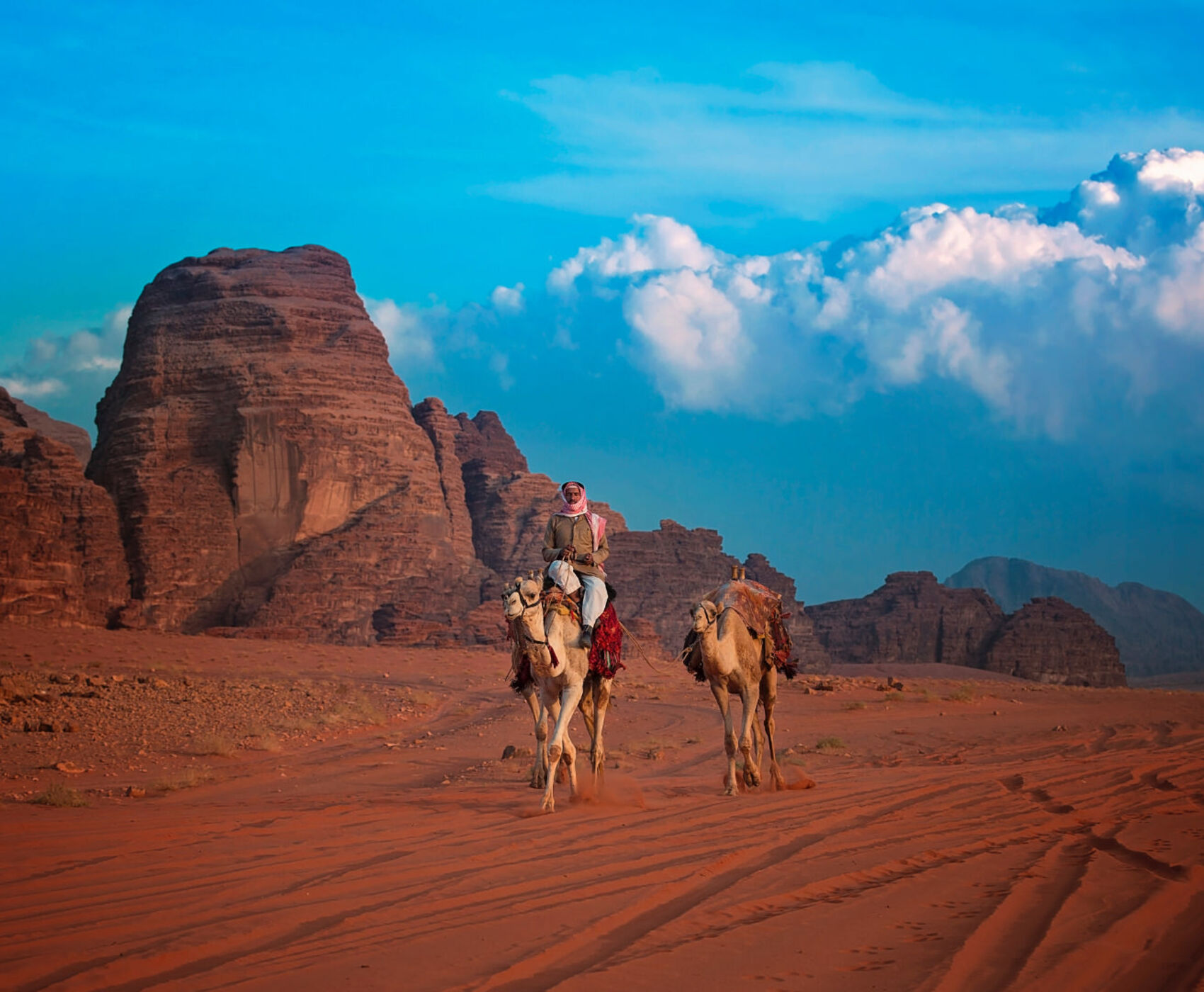 ANKARA ÇIKIŞLI VİZESİZ HER ŞEY DAHİL BAŞTAN BAŞA ÜRDÜN KEŞİF TURU
